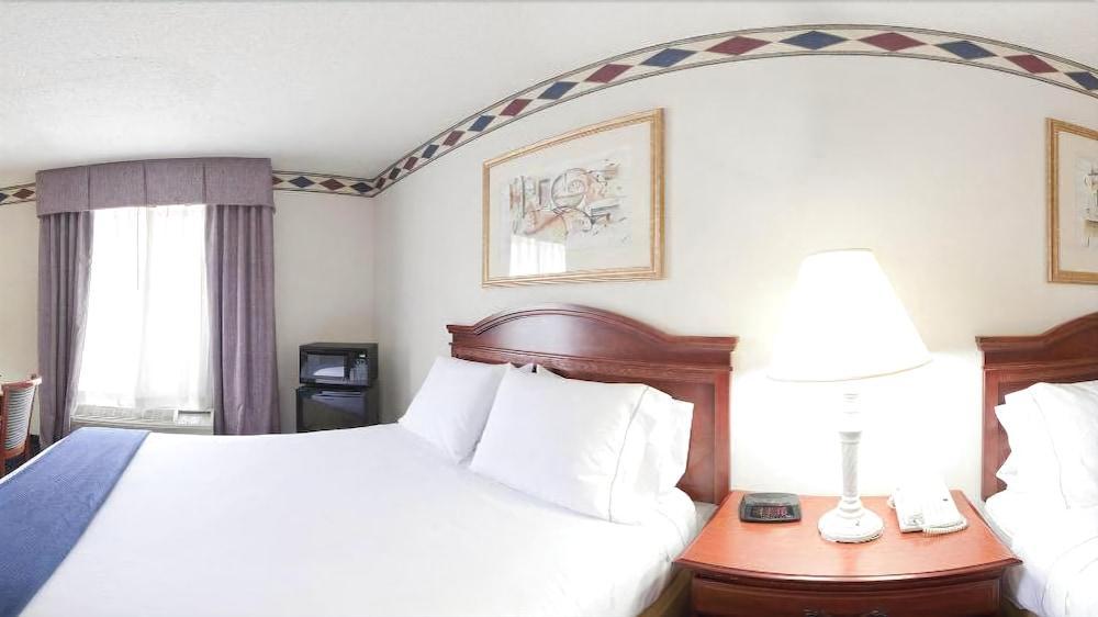 Holiday Inn Express Hotel & Suites Mebane By Ihg Dış mekan fotoğraf