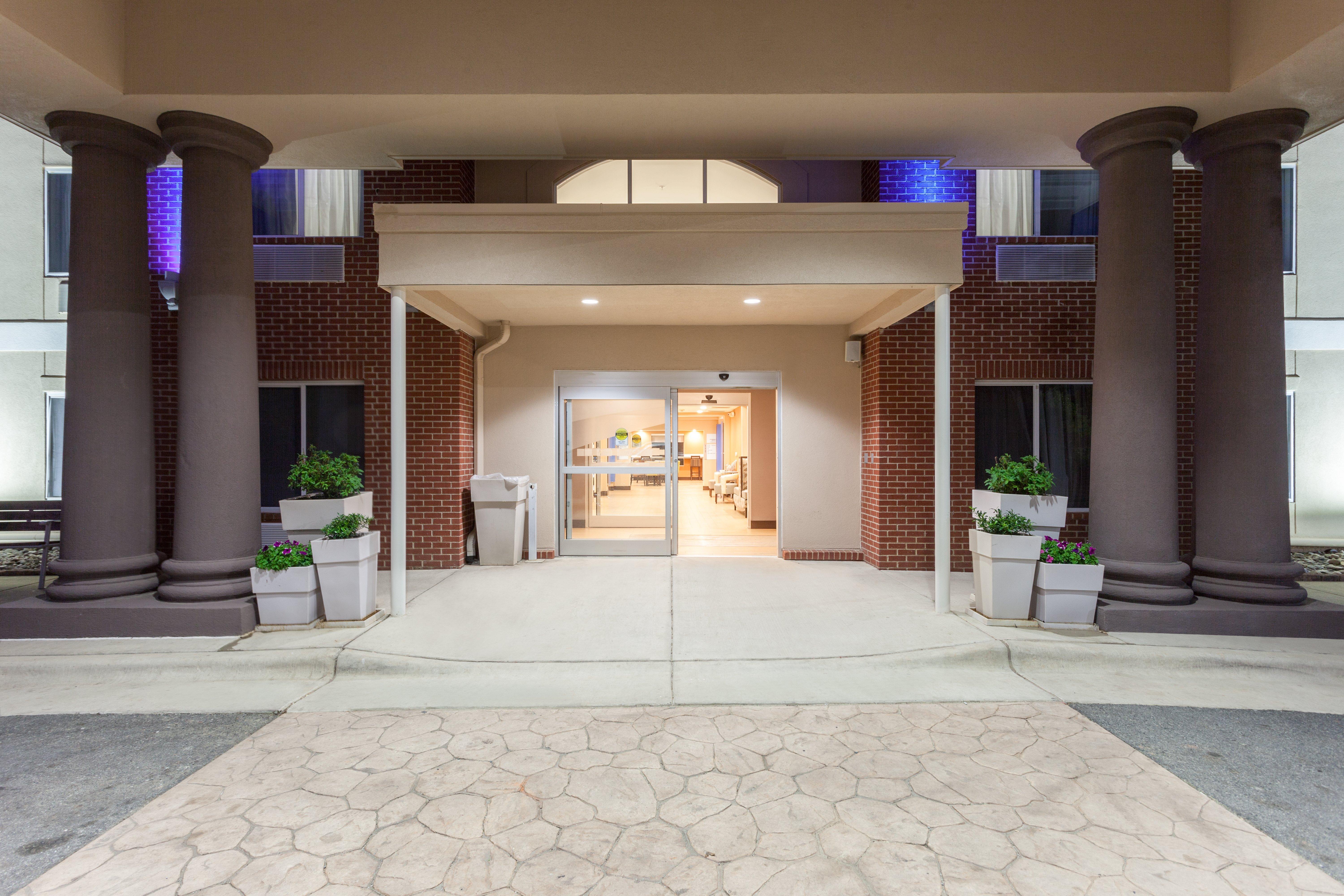 Holiday Inn Express Hotel & Suites Mebane By Ihg Dış mekan fotoğraf