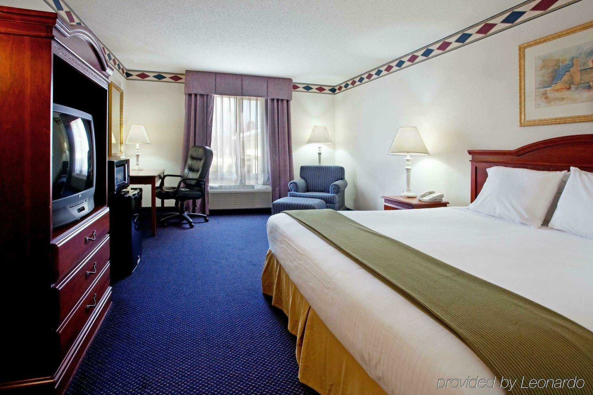 Holiday Inn Express Hotel & Suites Mebane By Ihg Dış mekan fotoğraf