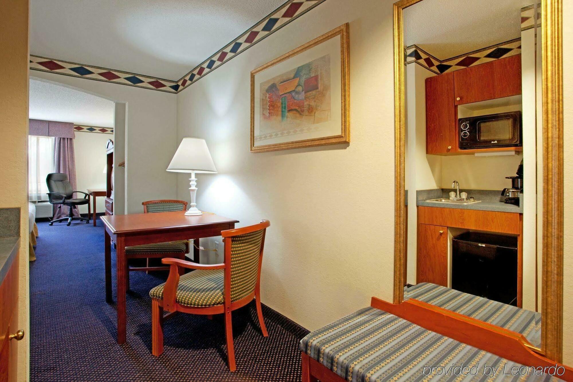 Holiday Inn Express Hotel & Suites Mebane By Ihg Dış mekan fotoğraf