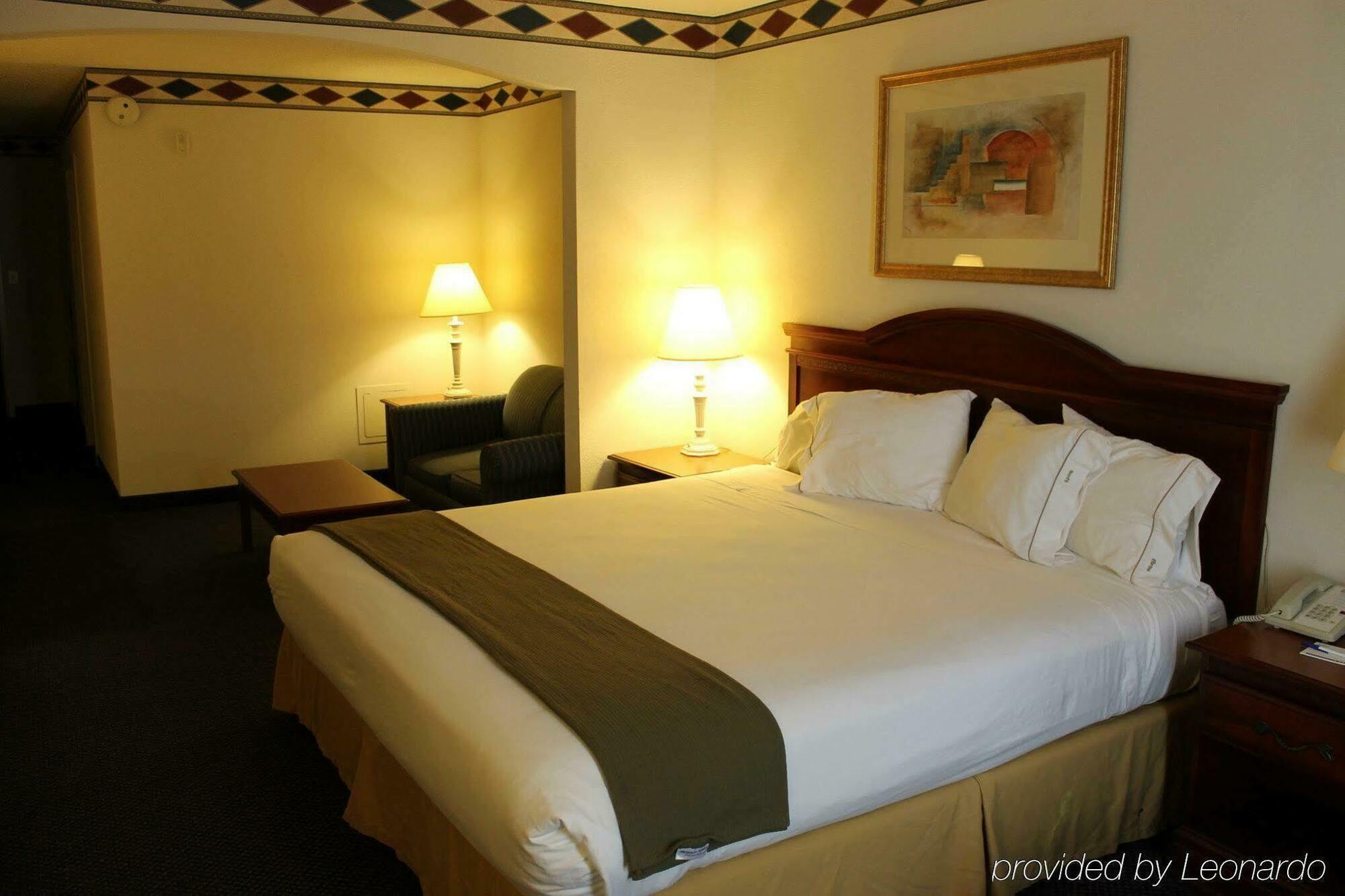 Holiday Inn Express Hotel & Suites Mebane By Ihg Dış mekan fotoğraf