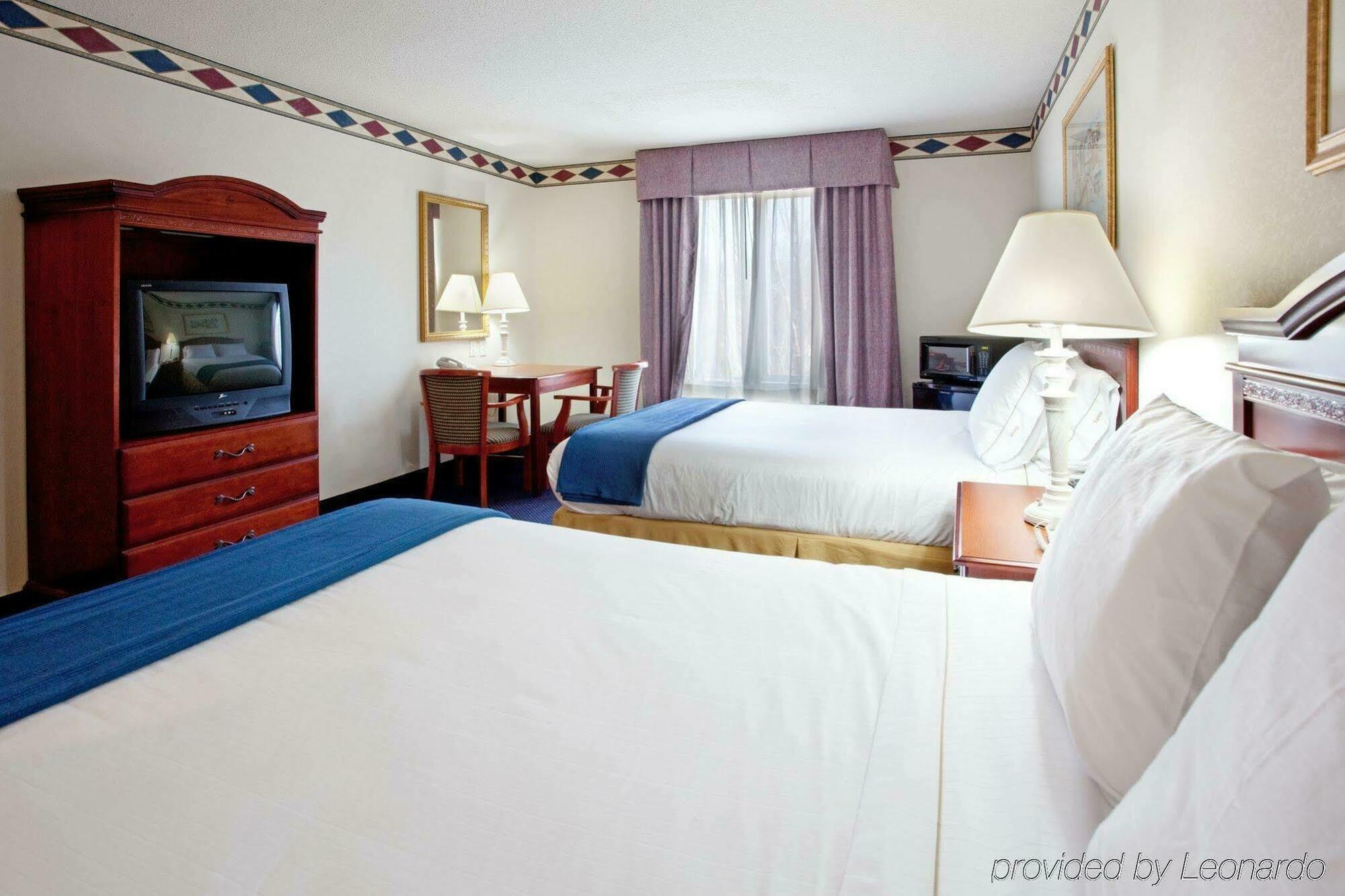 Holiday Inn Express Hotel & Suites Mebane By Ihg Dış mekan fotoğraf