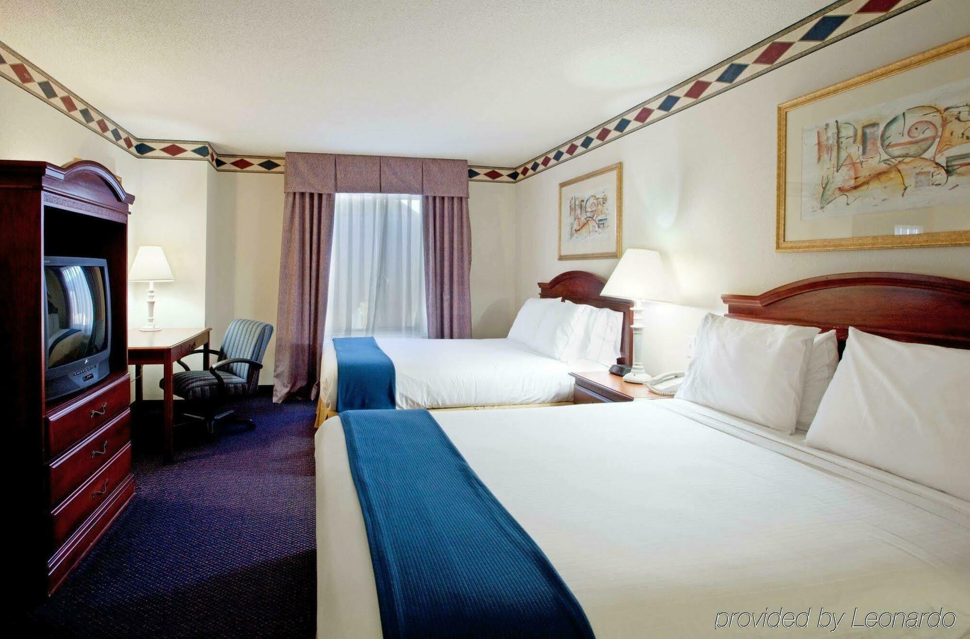 Holiday Inn Express Hotel & Suites Mebane By Ihg Dış mekan fotoğraf