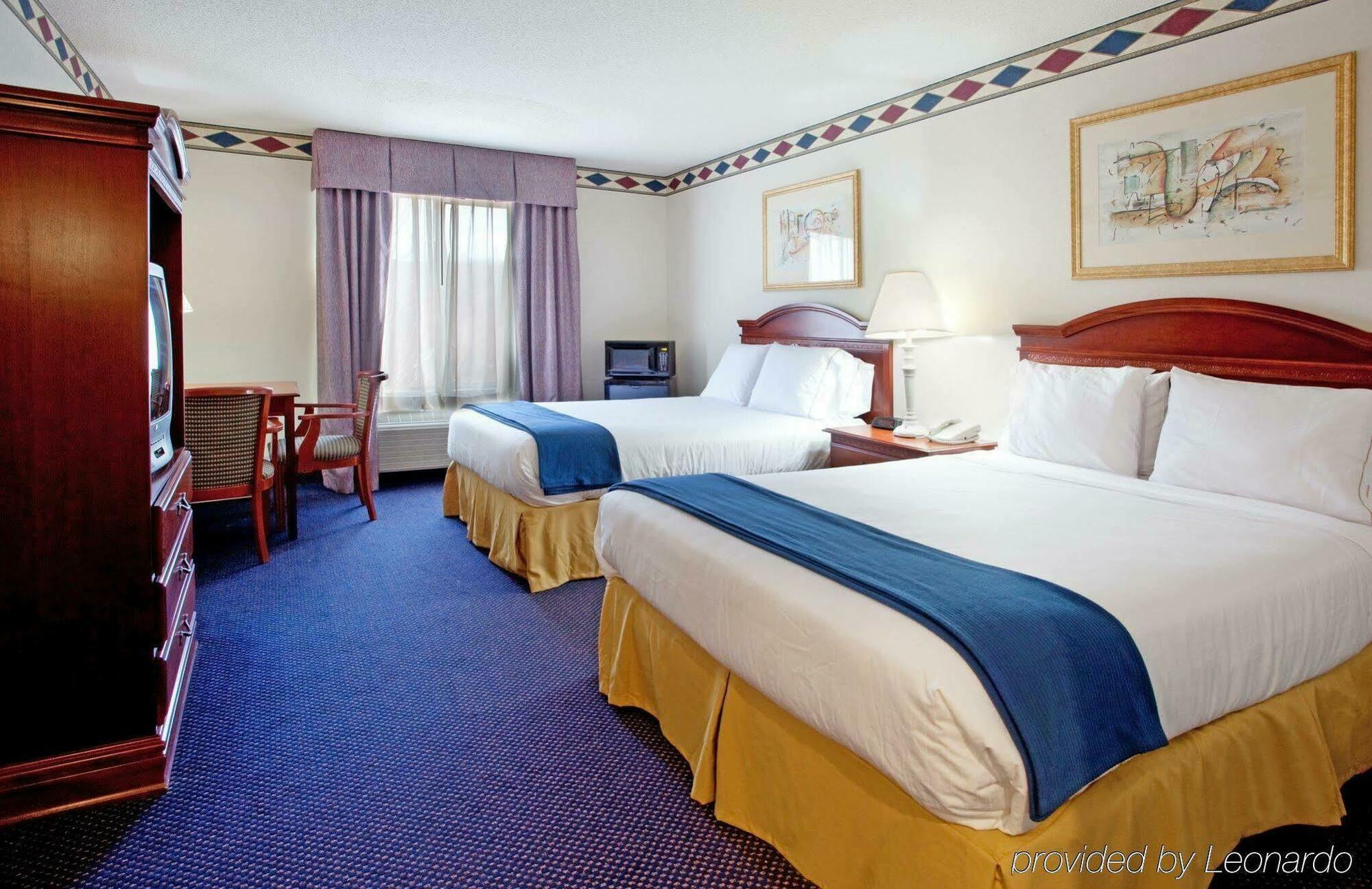 Holiday Inn Express Hotel & Suites Mebane By Ihg Dış mekan fotoğraf